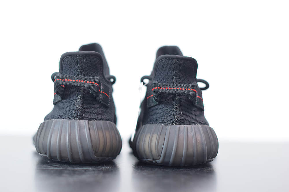 阿迪达斯ADIDAS YEZZY 350 V2黑红字爆米花休闲慢跑鞋纯原版本 货号：CP9652