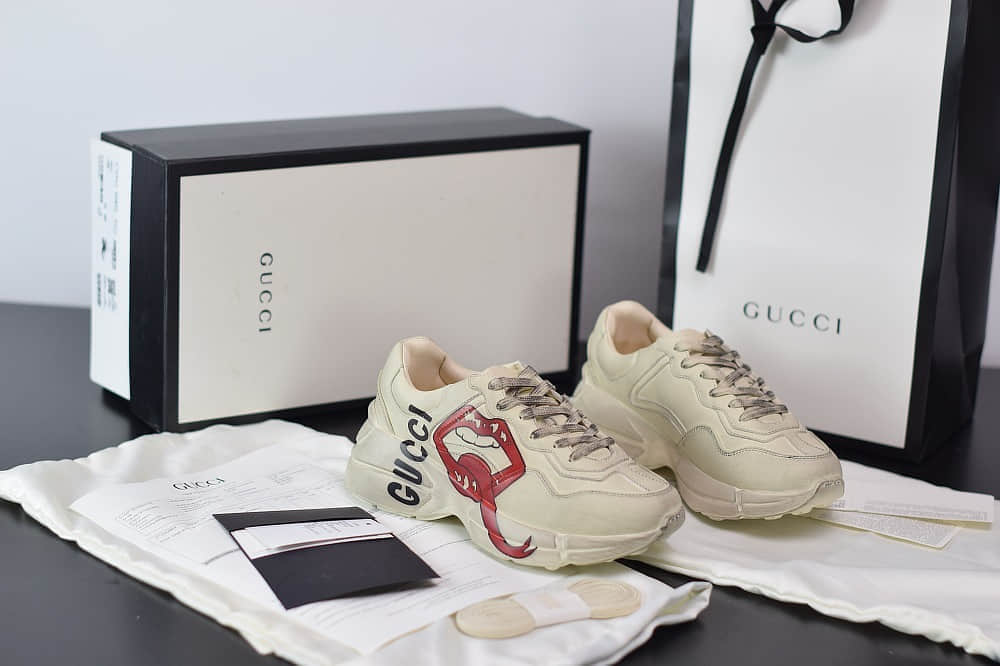 古驰Gucci Rhyton做旧复古米白色嘴唇印花老爹鞋纯原版本 货号：552089 A9L00 9522