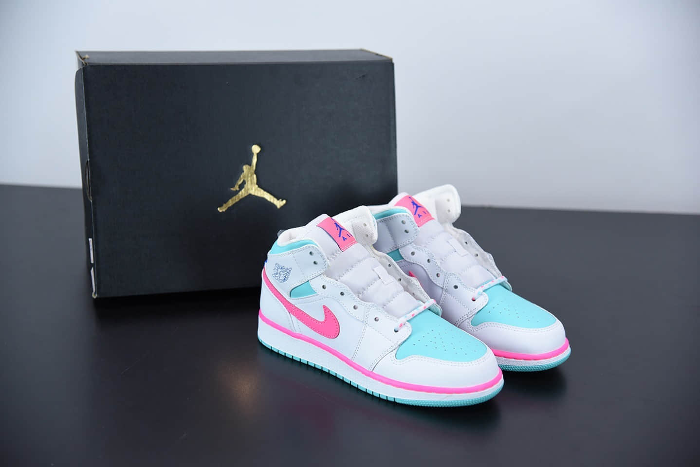 乔丹Air Jordan 1 Mid GS “Digital Pink” 南海岸水月粉女子中帮休闲鞋纯原版本 货号：555112-102