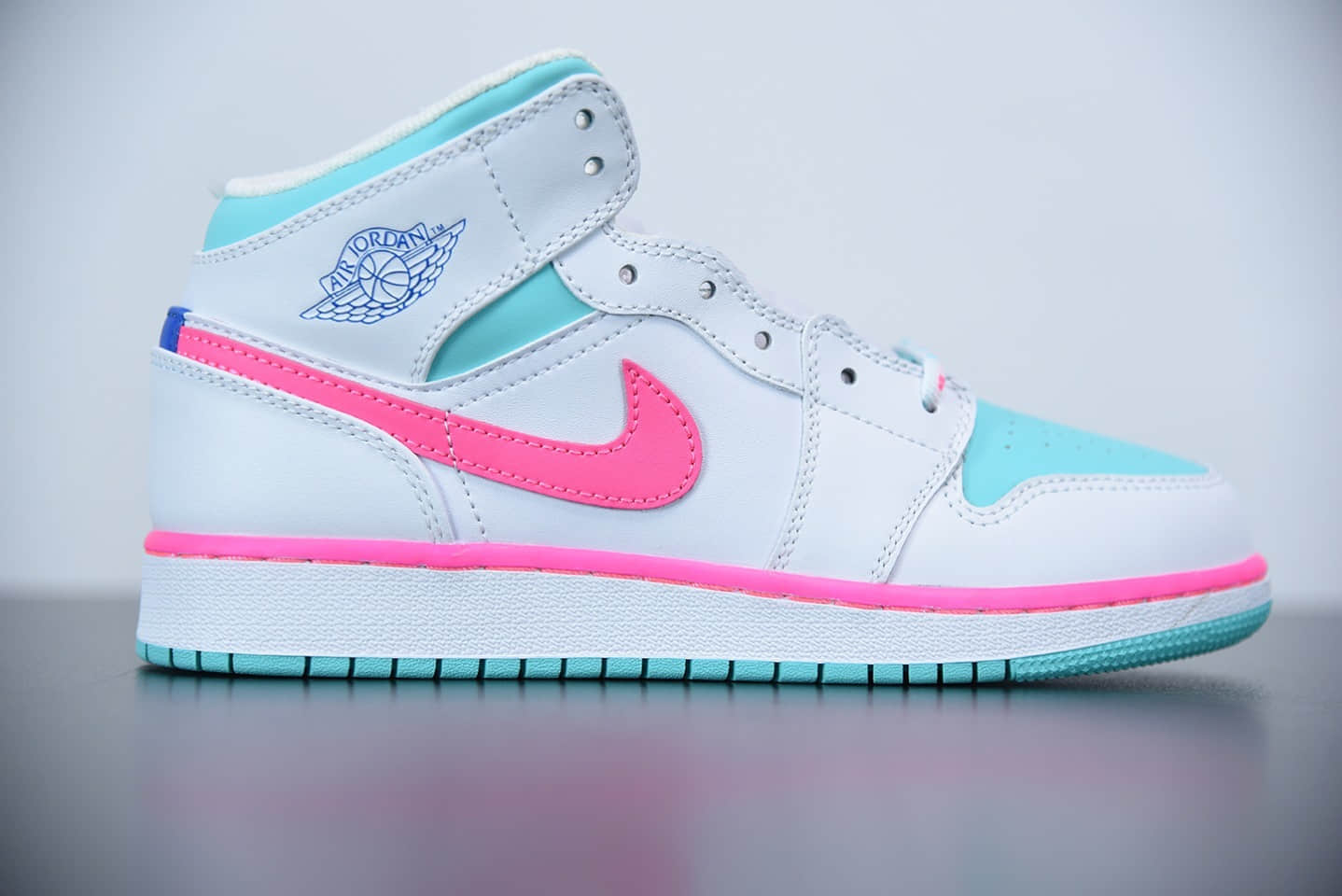 乔丹Air Jordan 1 Mid GS “Digital Pink” 南海岸水月粉女子中帮休闲鞋纯原版本 货号：555112-102