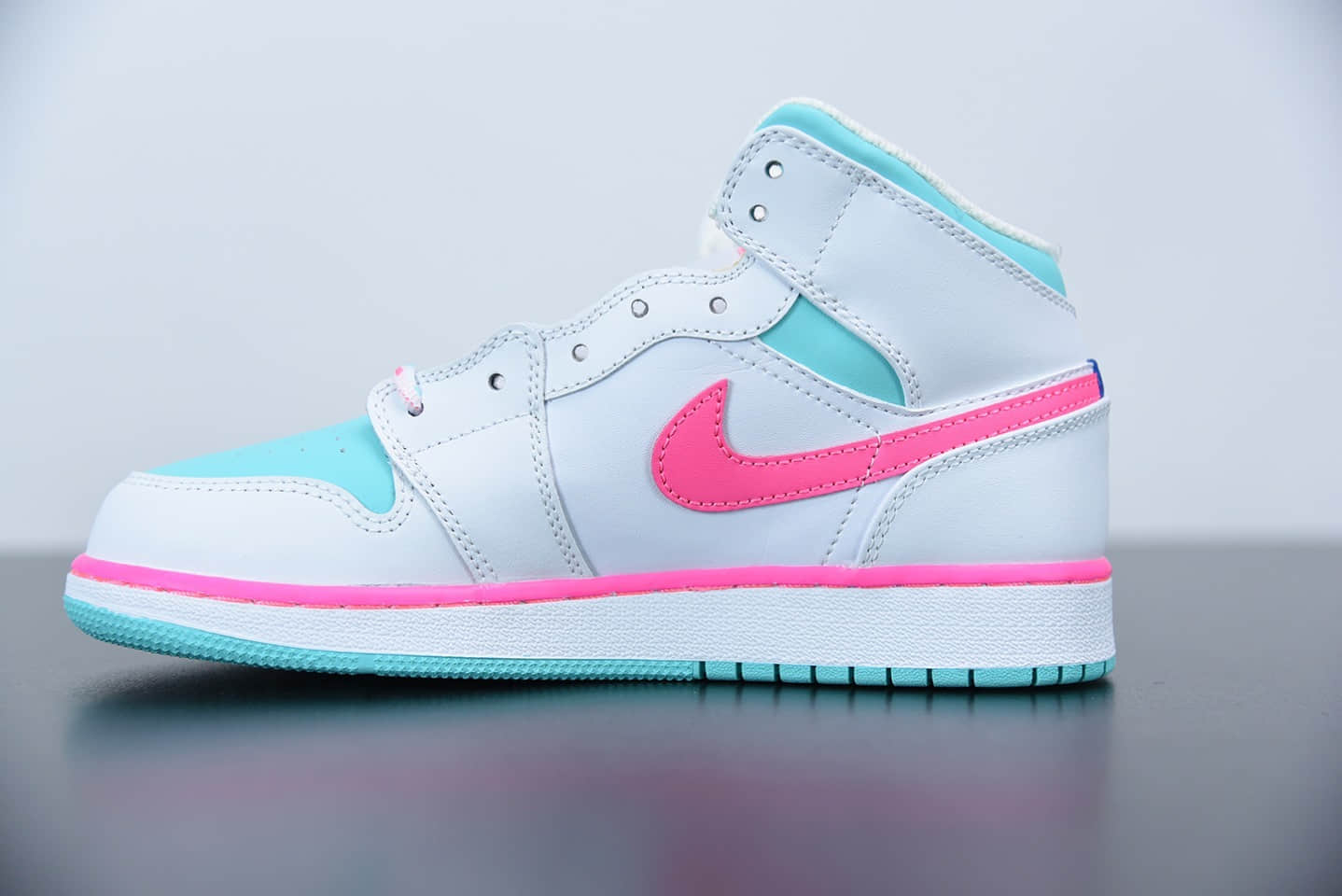 乔丹Air Jordan 1 Mid GS “Digital Pink” 南海岸水月粉女子中帮休闲鞋纯原版本 货号：555112-102