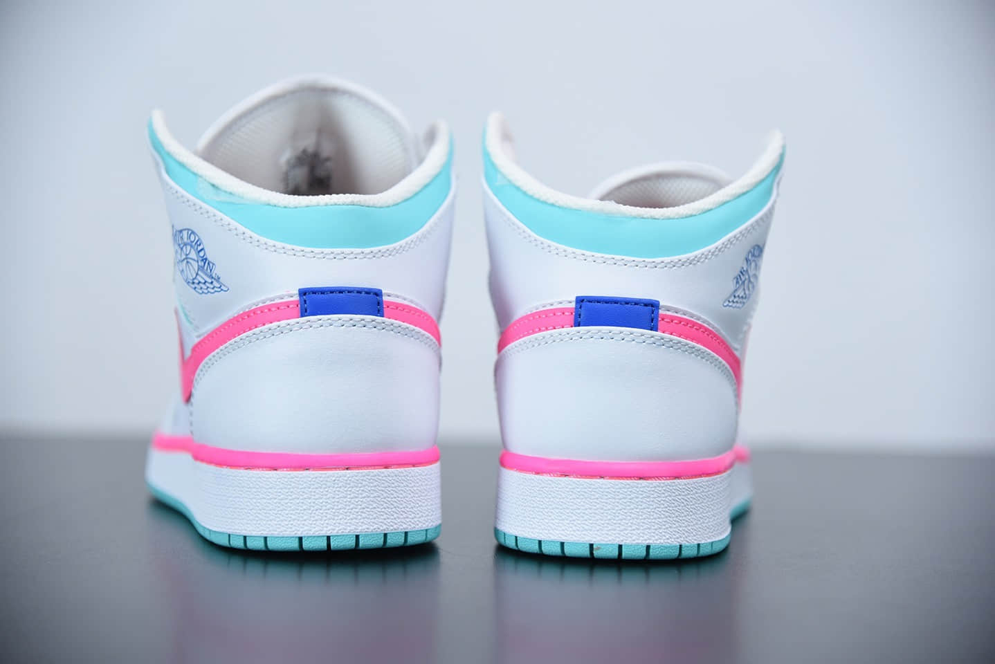 乔丹Air Jordan 1 Mid GS “Digital Pink” 南海岸水月粉女子中帮休闲鞋纯原版本 货号：555112-102