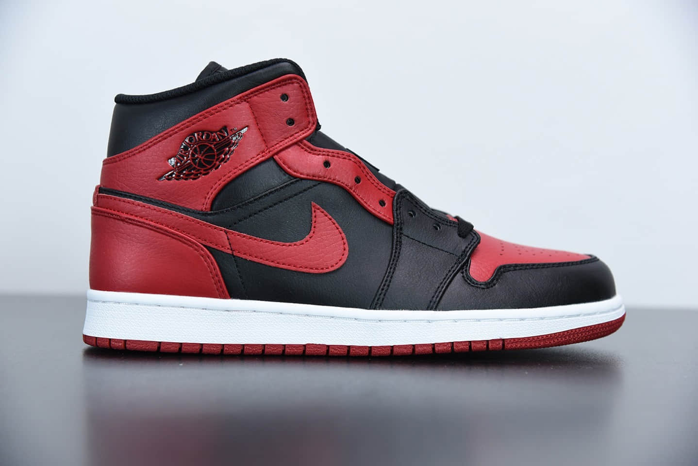 乔丹Air Jordan 1 Mid “Bred” 黑红小禁穿中帮百搭休闲运动板鞋纯原版本 货号：554724-074