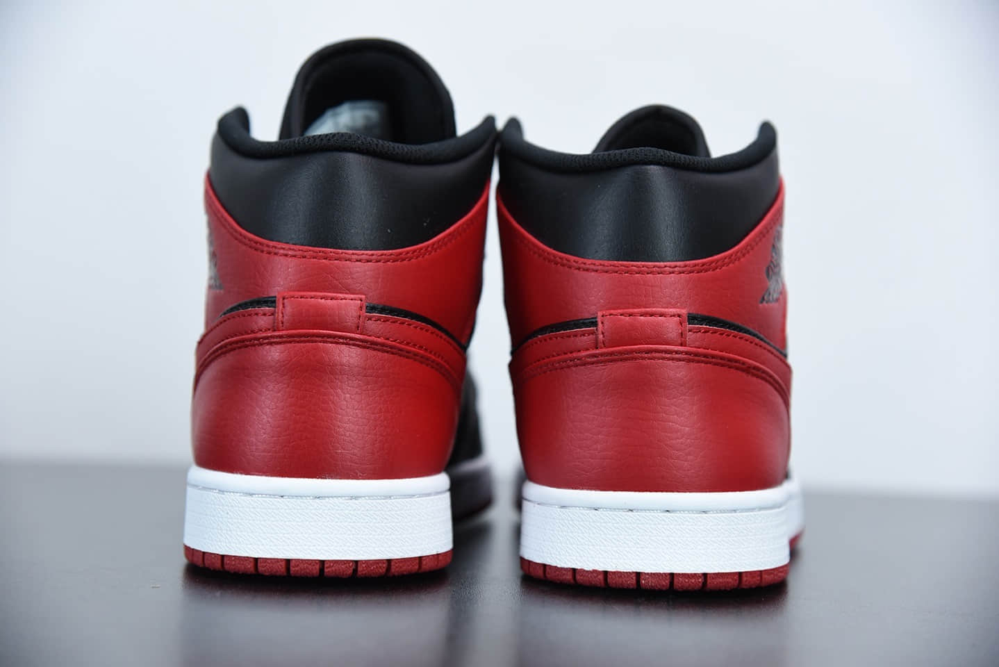 乔丹Air Jordan 1 Mid “Bred” 黑红小禁穿中帮百搭休闲运动板鞋纯原版本 货号：554724-074