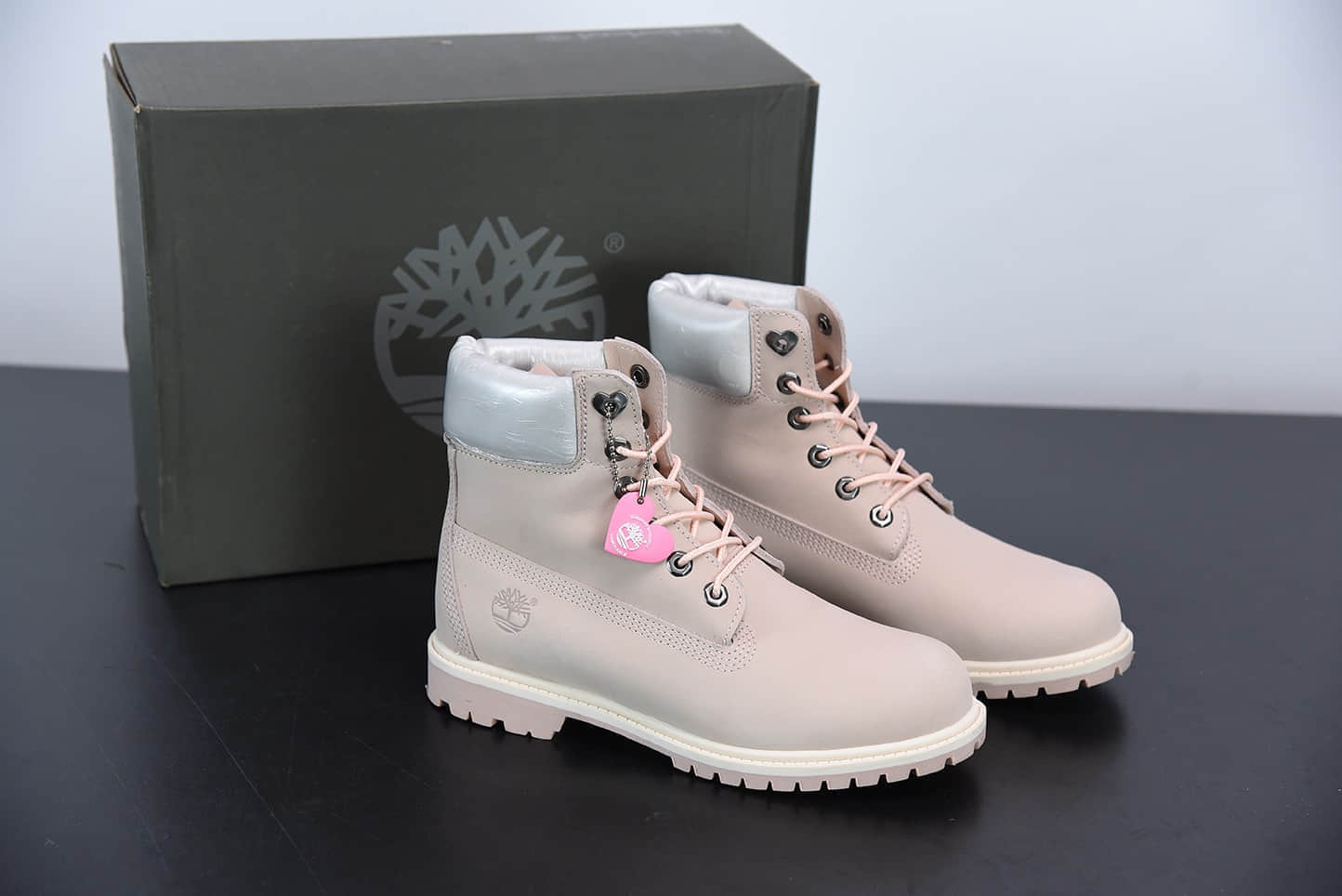 添柏岚Timberland米灰粉六孔情人节限定爱心系列工装鞋纯原版本
