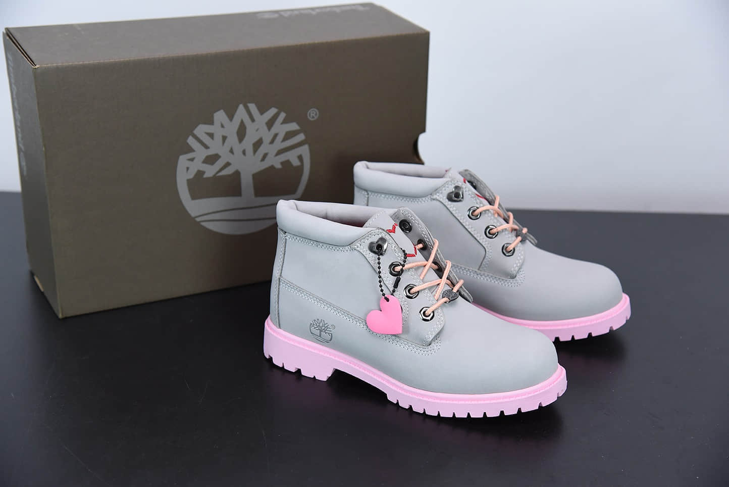 添柏岚Timberland女神粉低帮四孔情人节限定爱心系列工装鞋纯原版本
