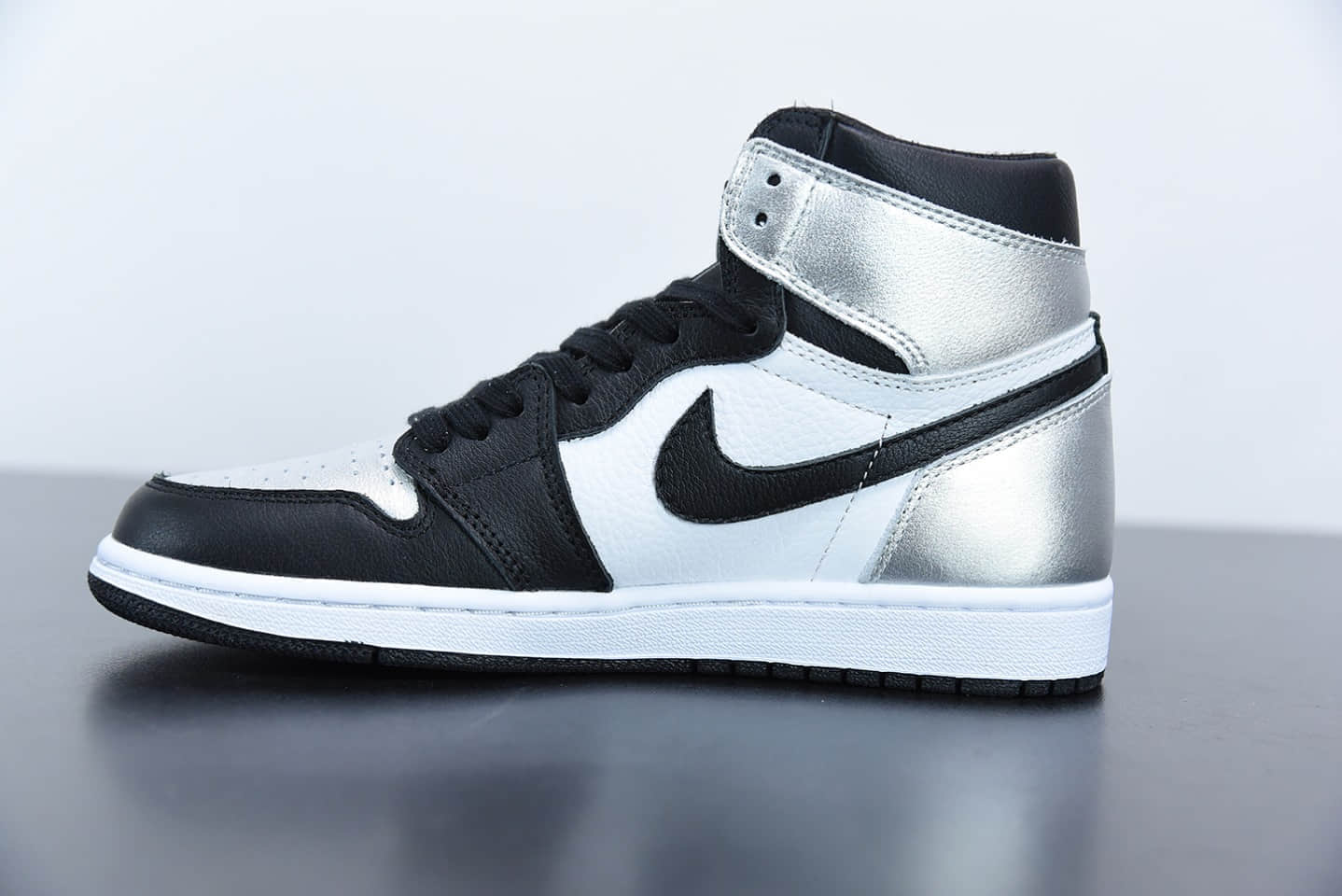 乔丹AirJordan 1 Retro Metallic Silver 黑银配色高帮运动板鞋纯原版本 货号：CD0461-001