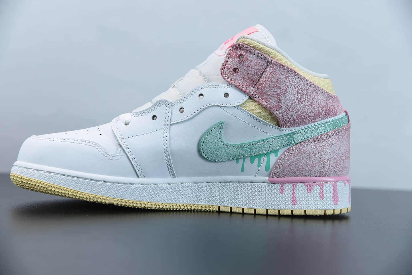 乔丹Air Jordan 1 Mid (GS)白粉冰淇淋中帮休闲鞋纯原版本 货号：DD1666-100