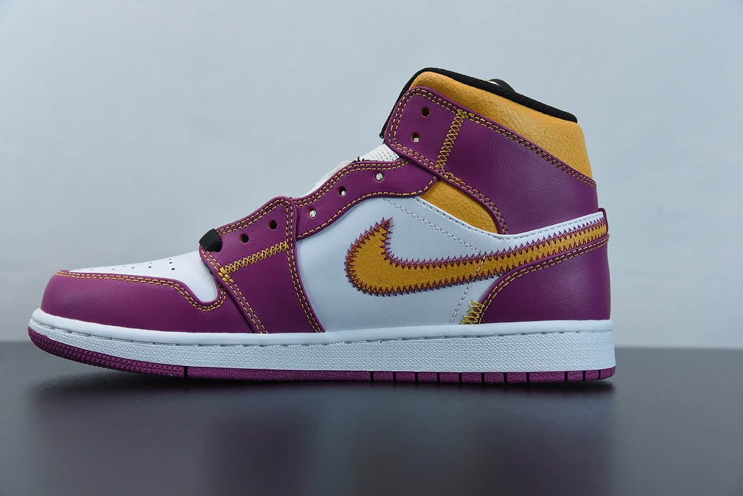 乔丹Air Jordan 1 Mid DOD 白黄粉亡灵节中帮文化篮球鞋纯原版本 货号：DC0350-100