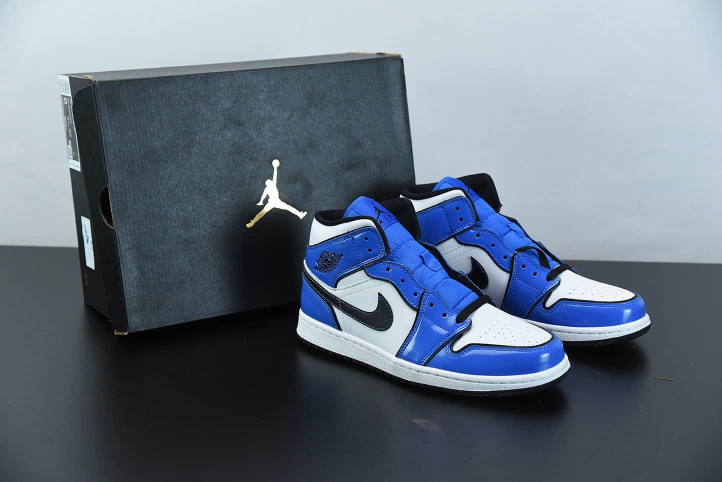 乔丹Air Jordan 1 Mid SE “Signal Blue”二次元小闪电中帮休闲鞋纯原版本 货号：DD6834-402