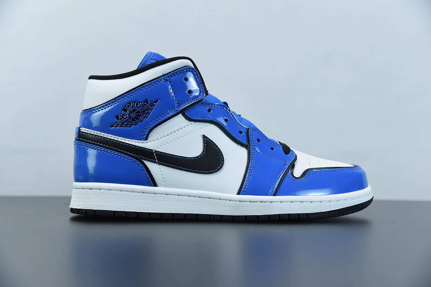 乔丹Air Jordan 1 Mid SE “Signal Blue”二次元小闪电中帮休闲鞋纯原版本 货号：DD6834-402