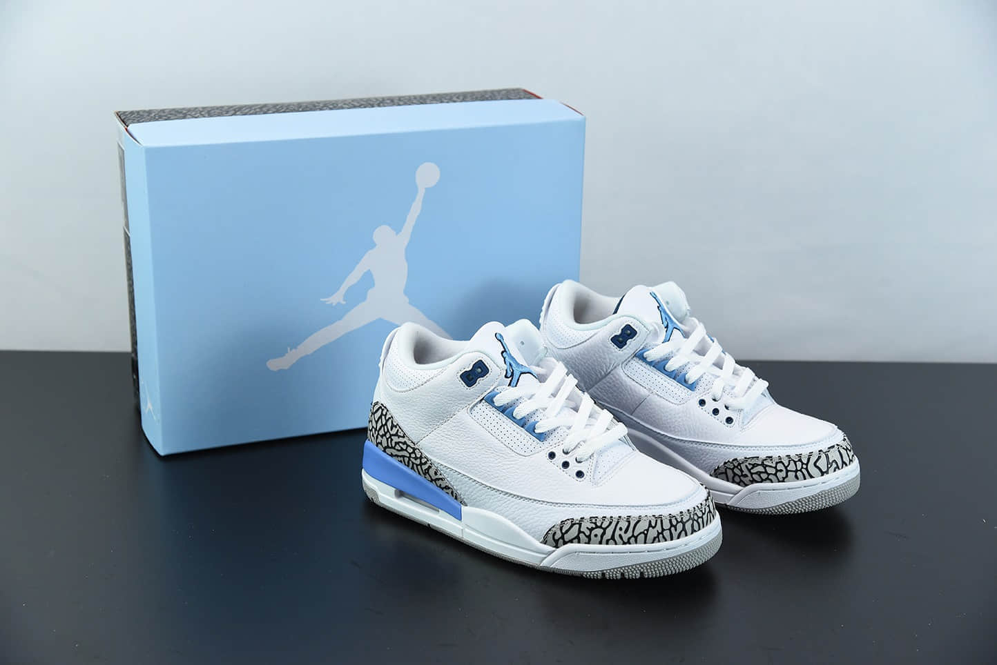 乔丹Air Jordan 3 “UNC” 北卡蓝配色白爆蓝裂纹文化篮球鞋纯原版本 货号:CT8532-104