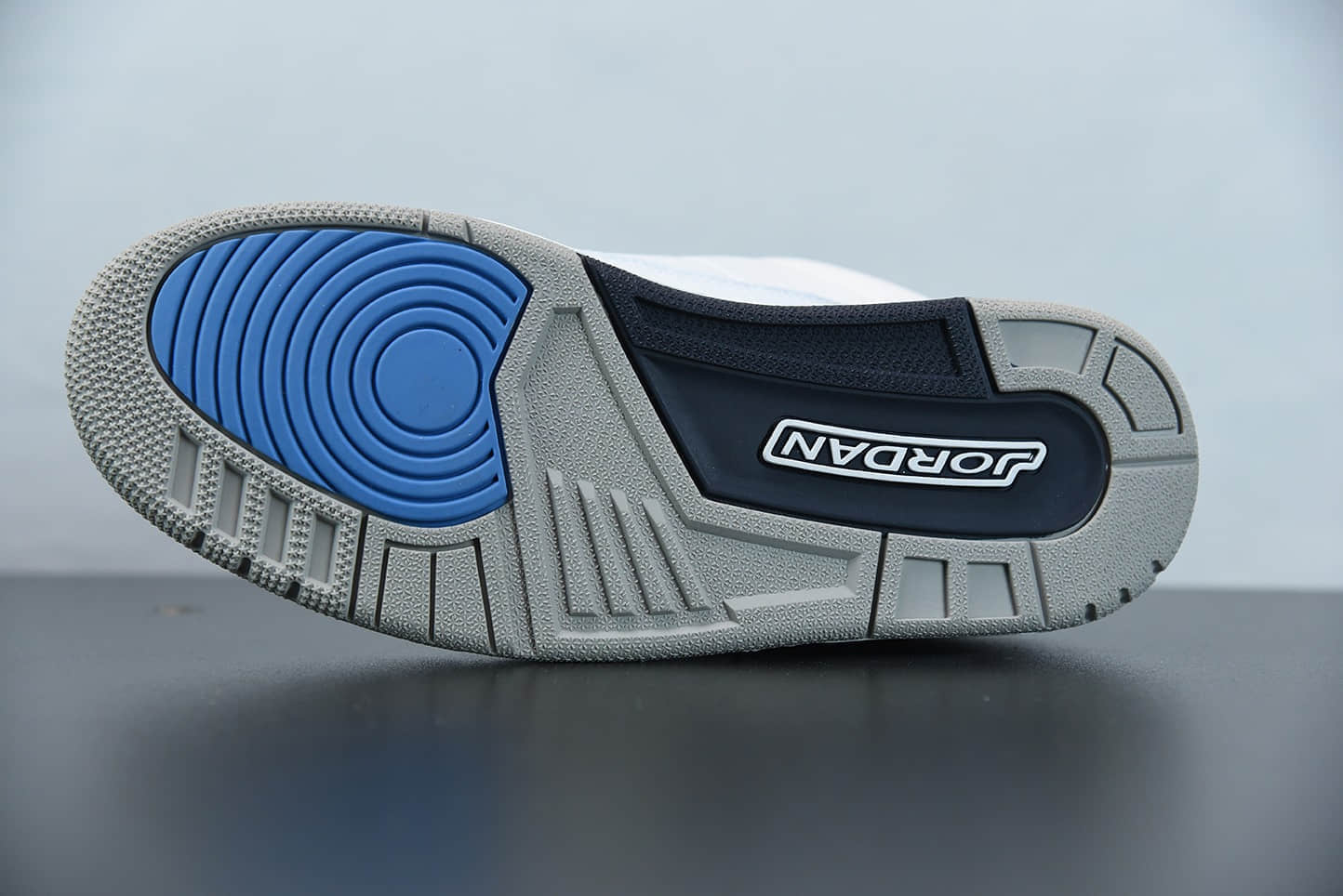 乔丹Air Jordan 3 “UNC” 北卡蓝配色白爆蓝裂纹文化篮球鞋纯原版本 货号:CT8532-104