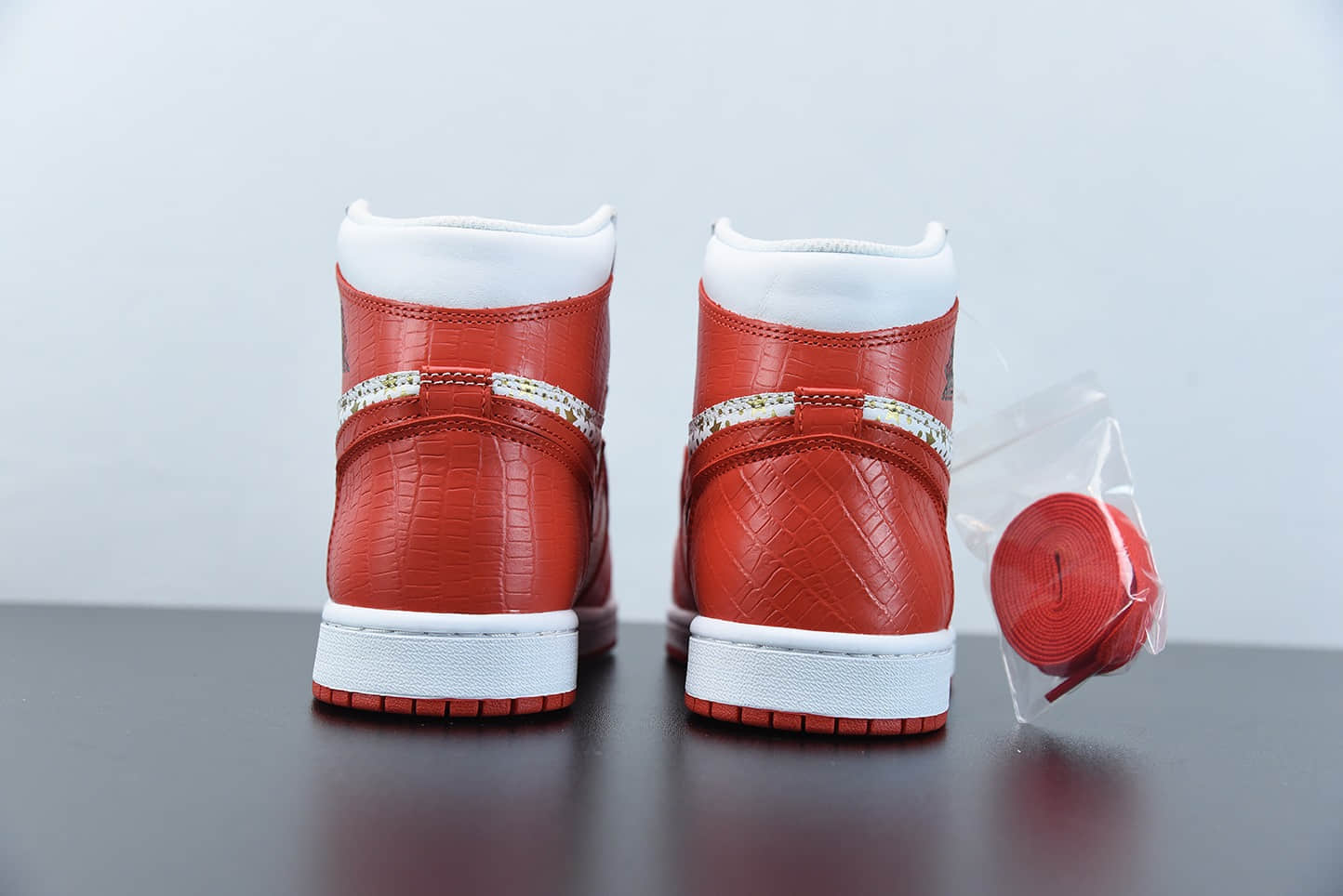 乔丹Supreme x AirJordan Retro红色星星复古高帮篮球鞋纯原版本 货号：555088-600