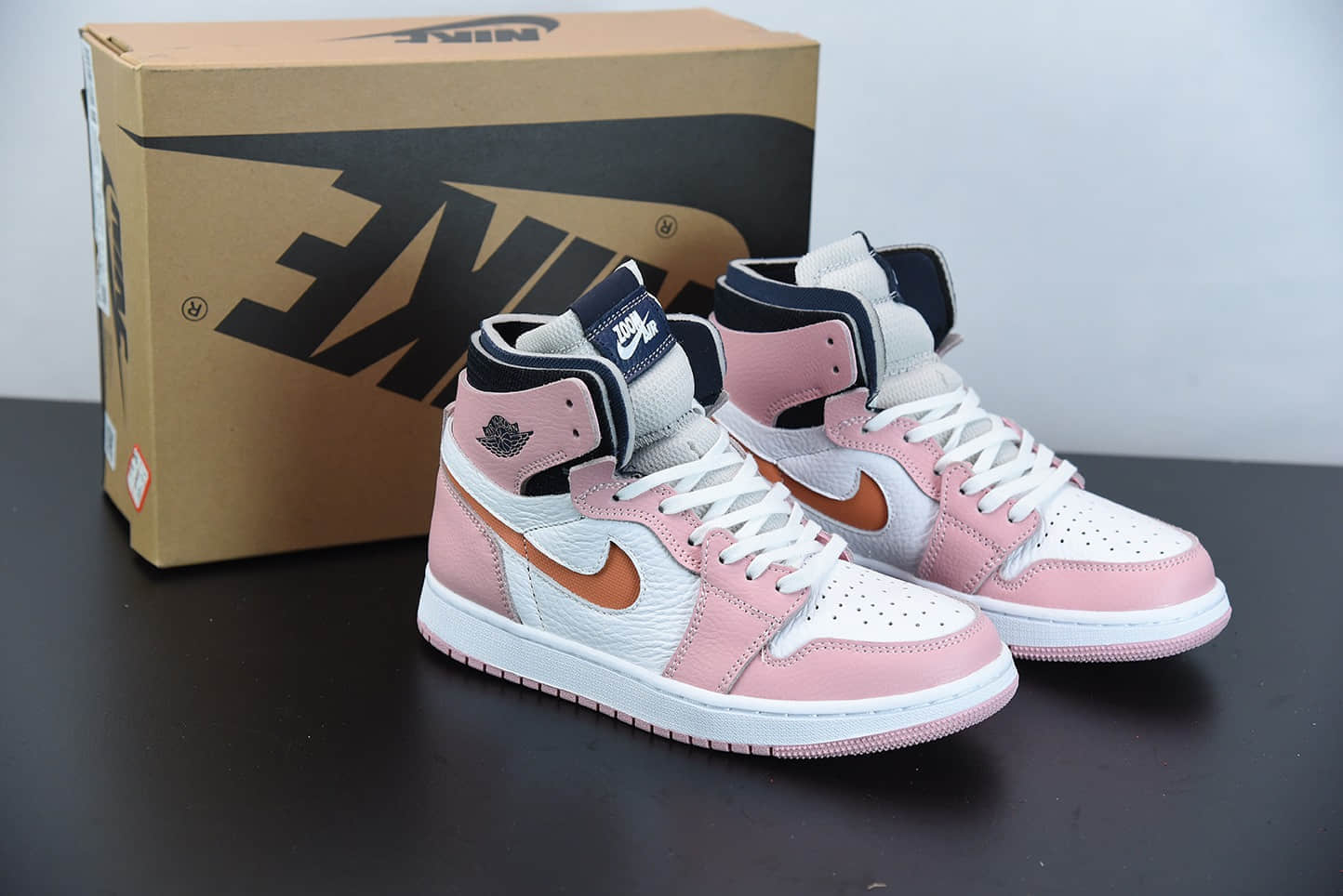 乔丹Air Jordan 1 Zoom Air CMFT粉红釉樱花粉高帮板鞋纯原版本 货号：CT0979-601