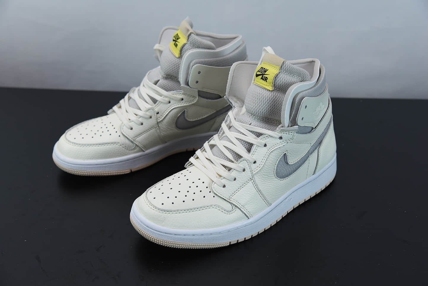 乔丹AIR JORDAN 1 ZOOM AIR CMFT珍珠白配色高帮板鞋纯原版本 货号：CT0979-107