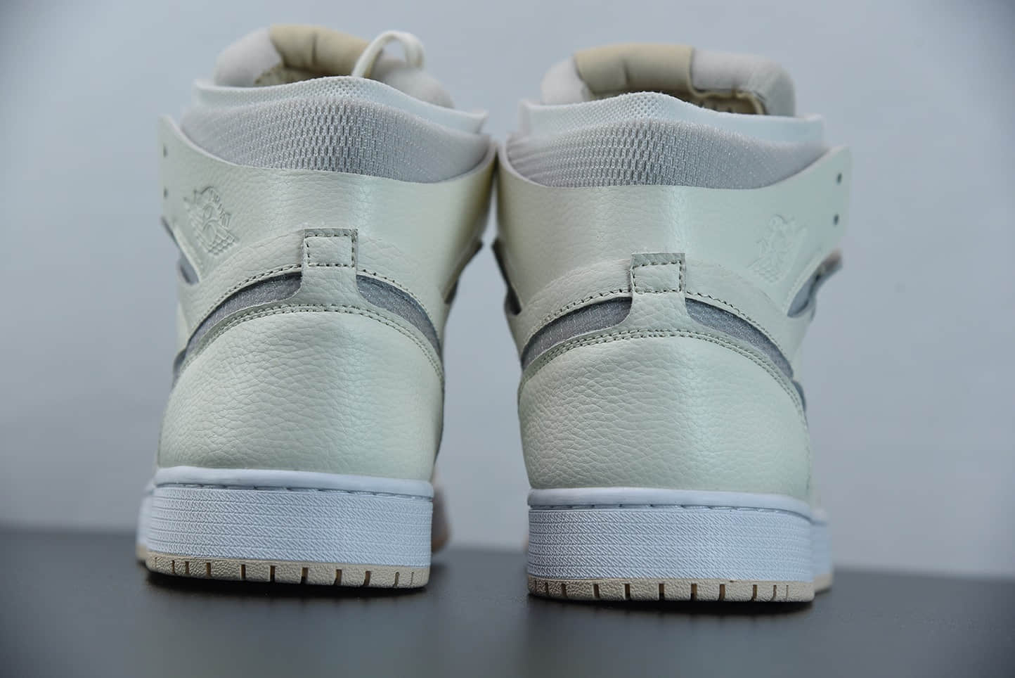 乔丹AIR JORDAN 1 ZOOM AIR CMFT珍珠白配色高帮板鞋纯原版本 货号：CT0979-107
