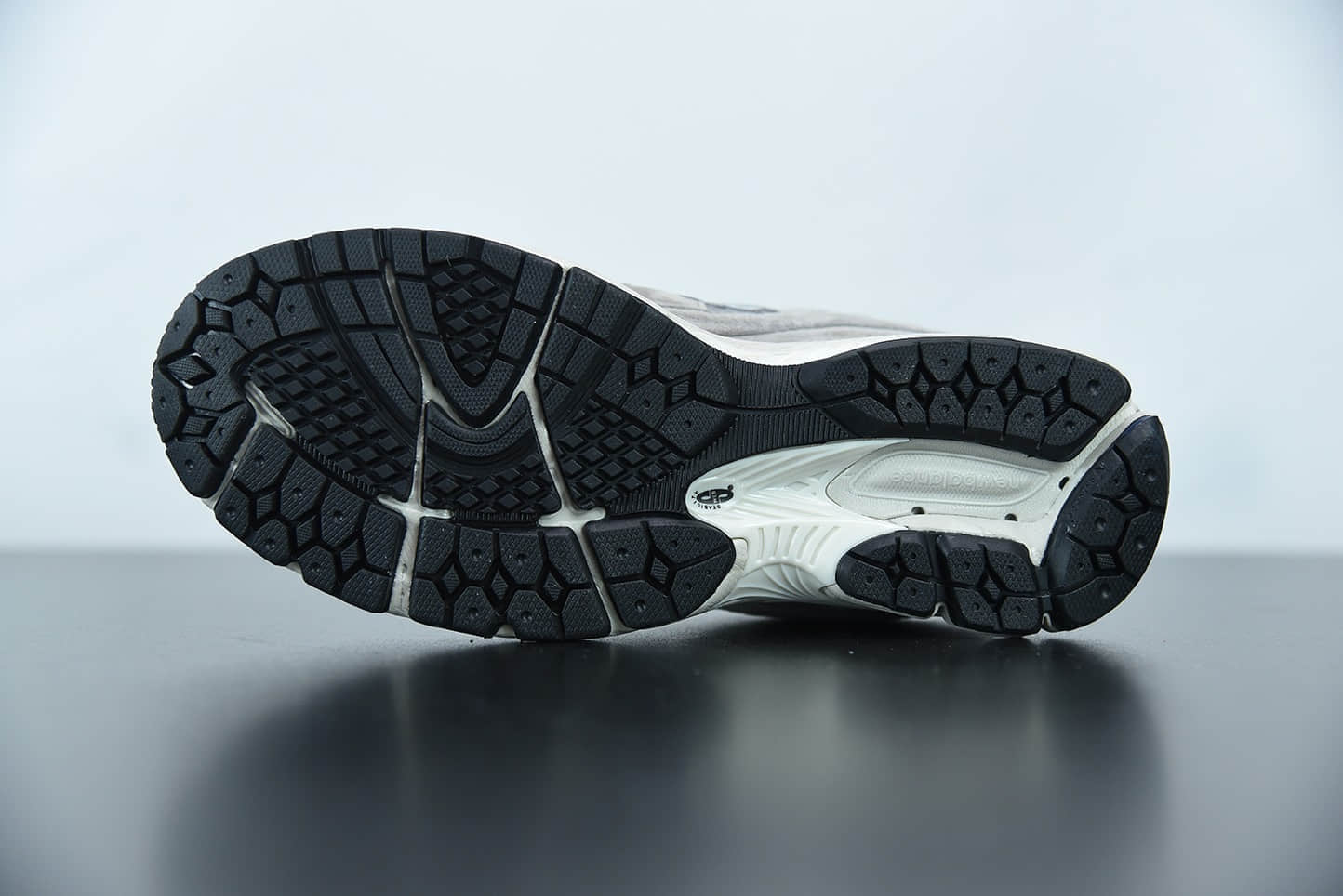 新百伦New Balance 2002R 元祖灰男女休闲慢跑鞋纯原版本 货号: ML2002RC