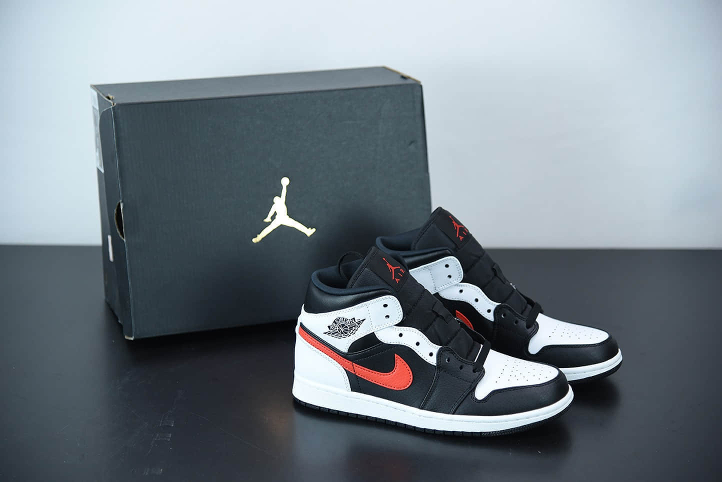 乔丹Air Jordan 1 Mid Astronomy Blue 黑红熊猫中帮文化休闲鞋纯原版本 货号：554724-075