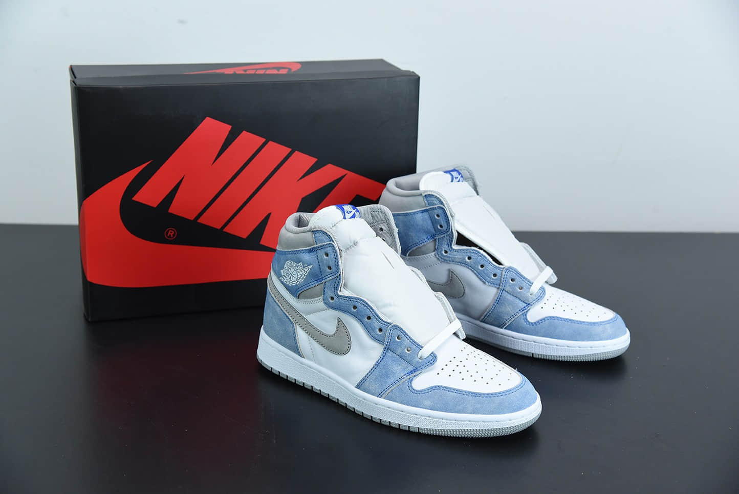 乔丹Air Jordan 1 Hyper Royal水洗北卡蓝高帮篮球鞋纯原版本 货号： 555088-402