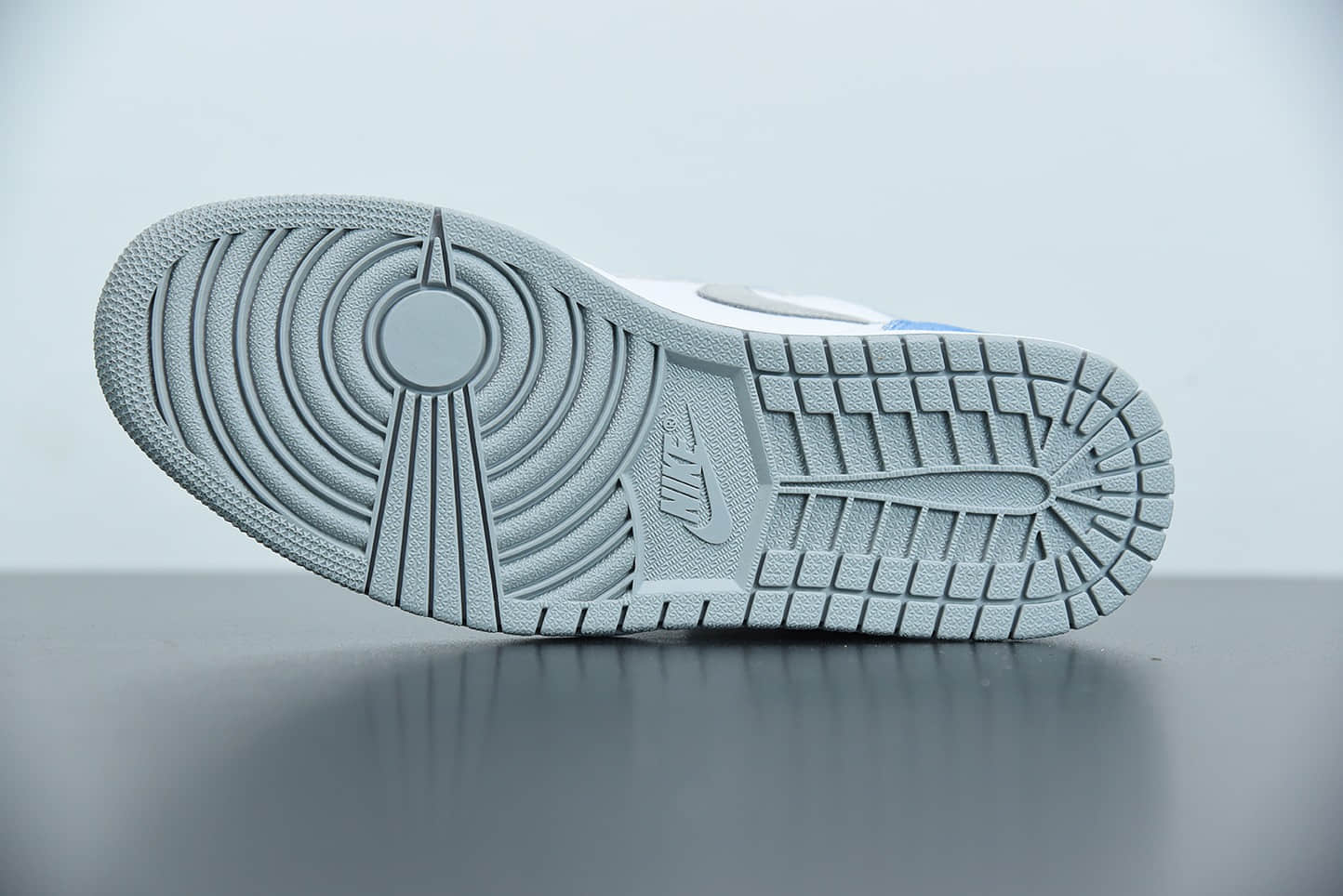 乔丹Air Jordan 1 Hyper Royal水洗北卡蓝高帮篮球鞋纯原版本 货号： 555088-402