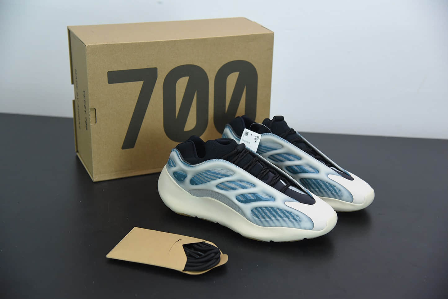 阿迪达斯YEEZY 700 V3 Kyanite蓝晶石低帮复古休闲运动穿搭慢跑鞋纯原版本 货号:GY0260