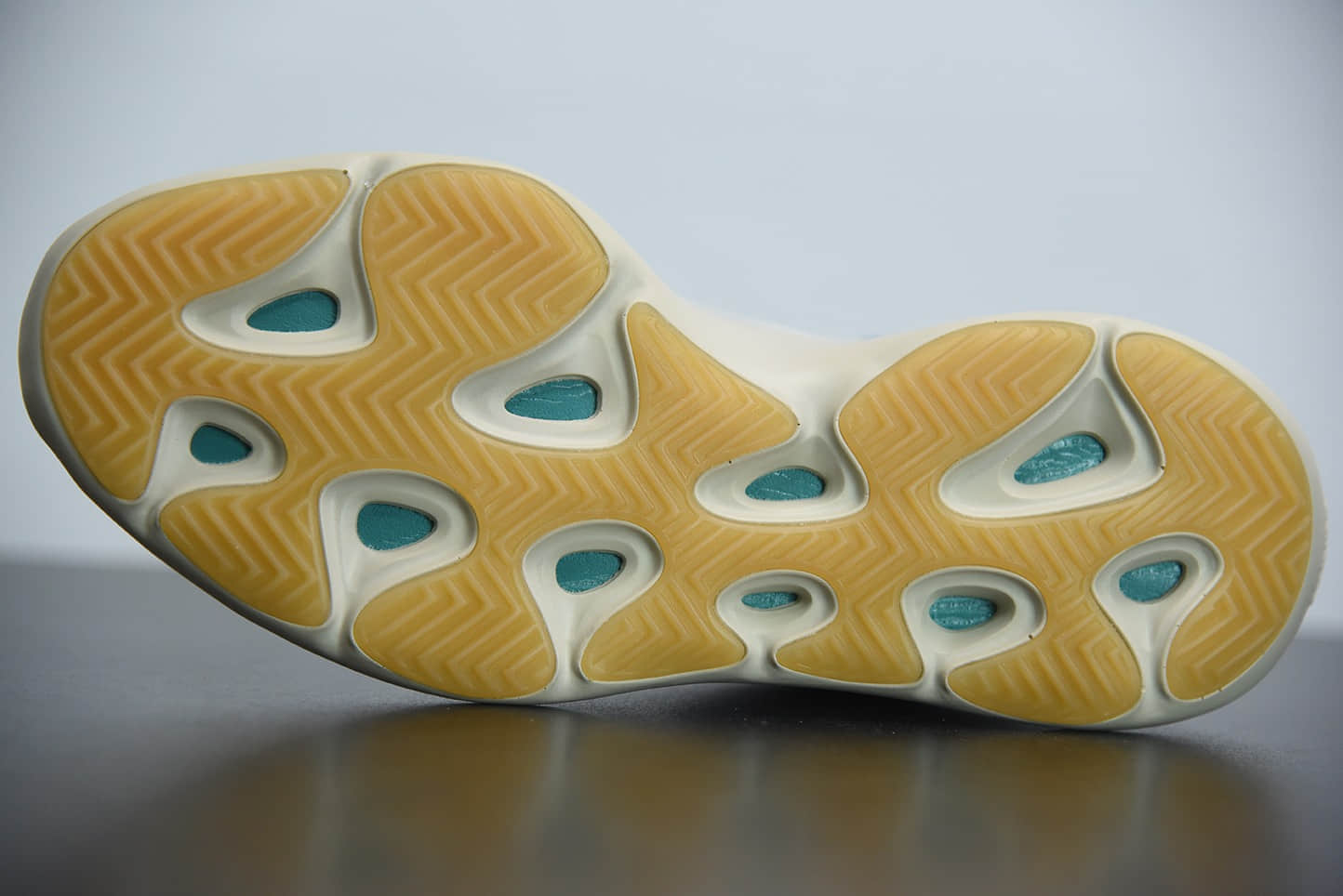 阿迪达斯YEEZY 700 V3 Kyanite蓝晶石低帮复古休闲运动穿搭慢跑鞋纯原版本 货号:GY0260