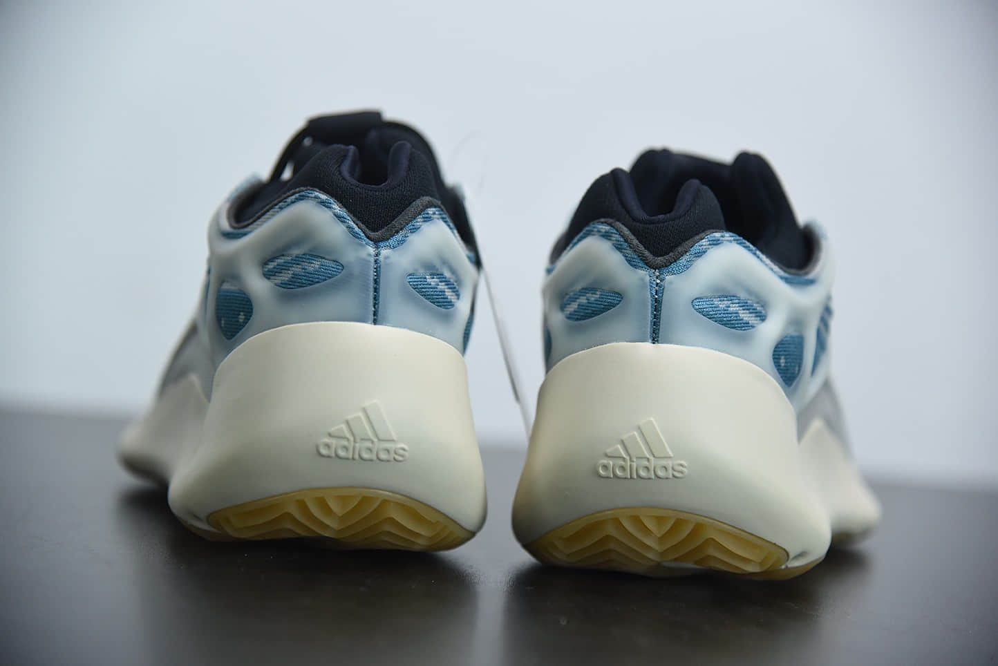 阿迪达斯YEEZY 700 V3 Kyanite蓝晶石低帮复古休闲运动穿搭慢跑鞋纯原版本 货号:GY0260