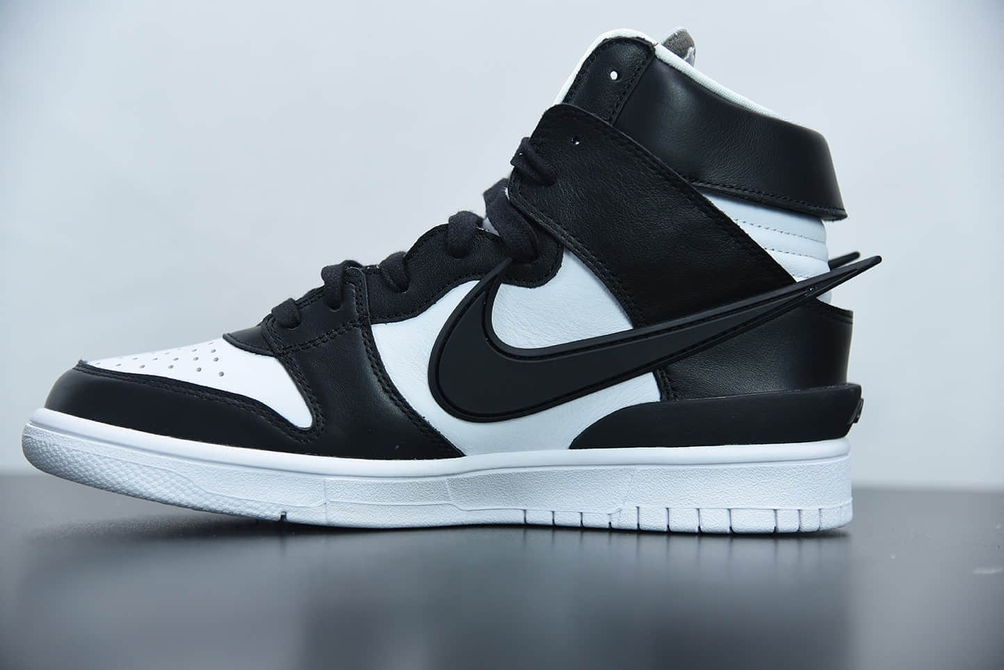 耐克AMBUSH x SB Dunk High 黑白大勾吴亦凡同款高帮滑板鞋纯原版本 货号：CU7544-001