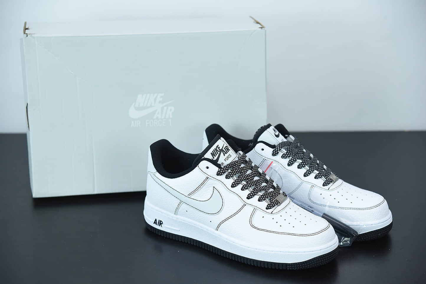 耐克 Nike Air Force 1 '07 黑白反光缝线空军一号低帮经典板鞋纯原版本 货号：CN2896-104