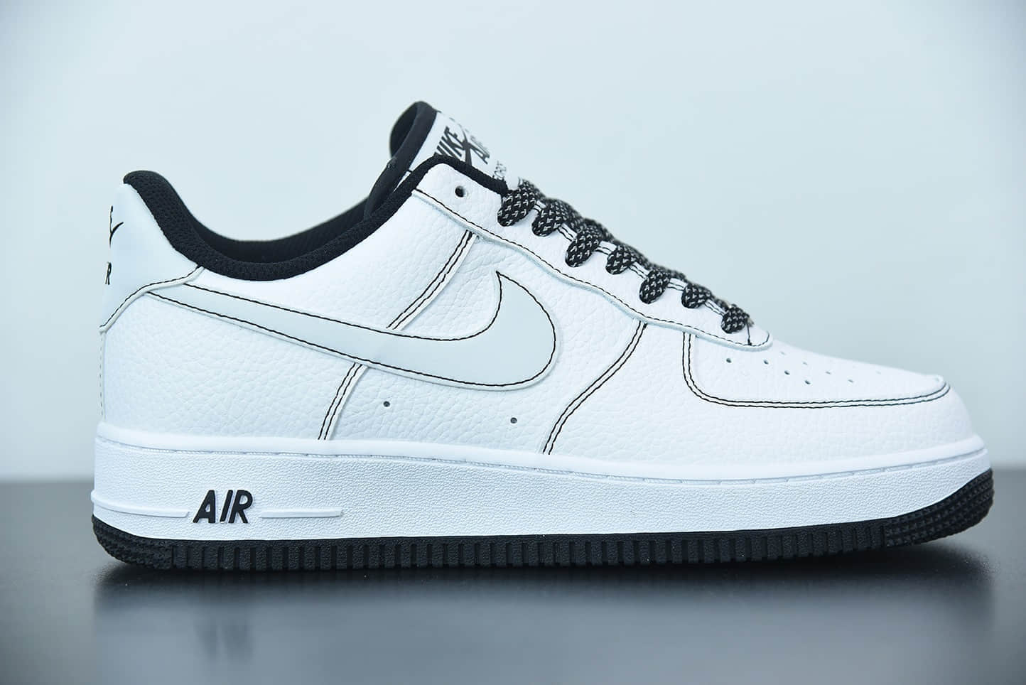 耐克 Nike Air Force 1 '07 黑白反光缝线空军一号低帮经典板鞋纯原版本 货号：CN2896-104