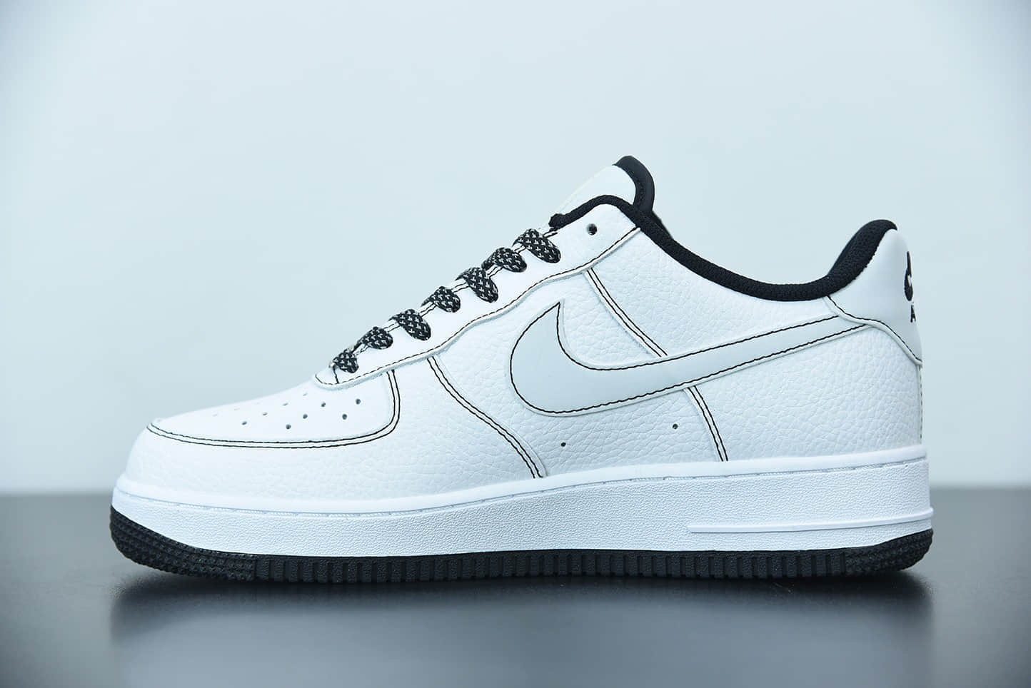 耐克 Nike Air Force 1 '07 黑白反光缝线空军一号低帮经典板鞋纯原版本 货号：CN2896-104