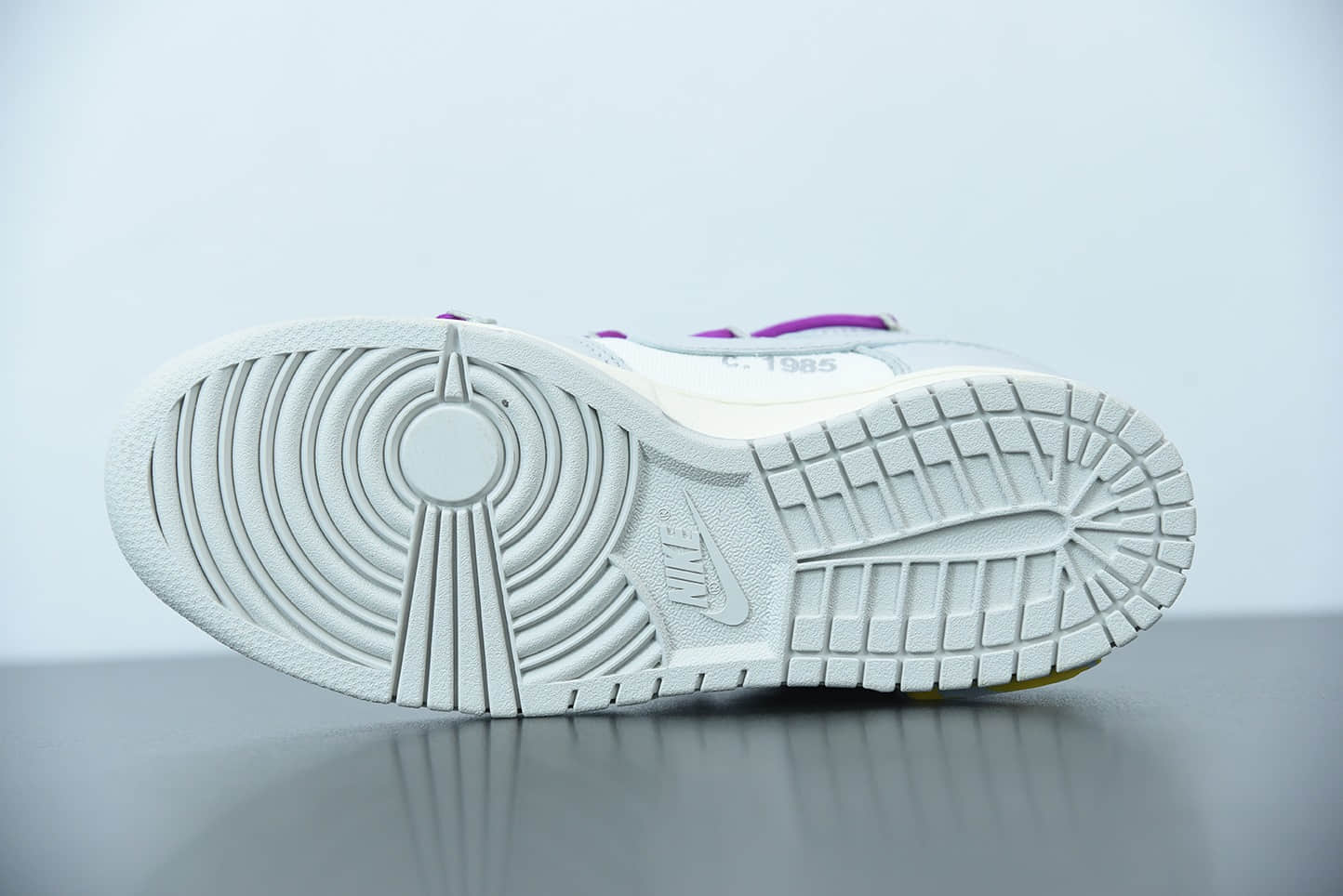 耐克Nike OFF-WHITE x Futura x Nike Dunk Low“21 of 50 三方联名白灰紫低帮休闲板鞋纯原版本 货号：DM1602-100