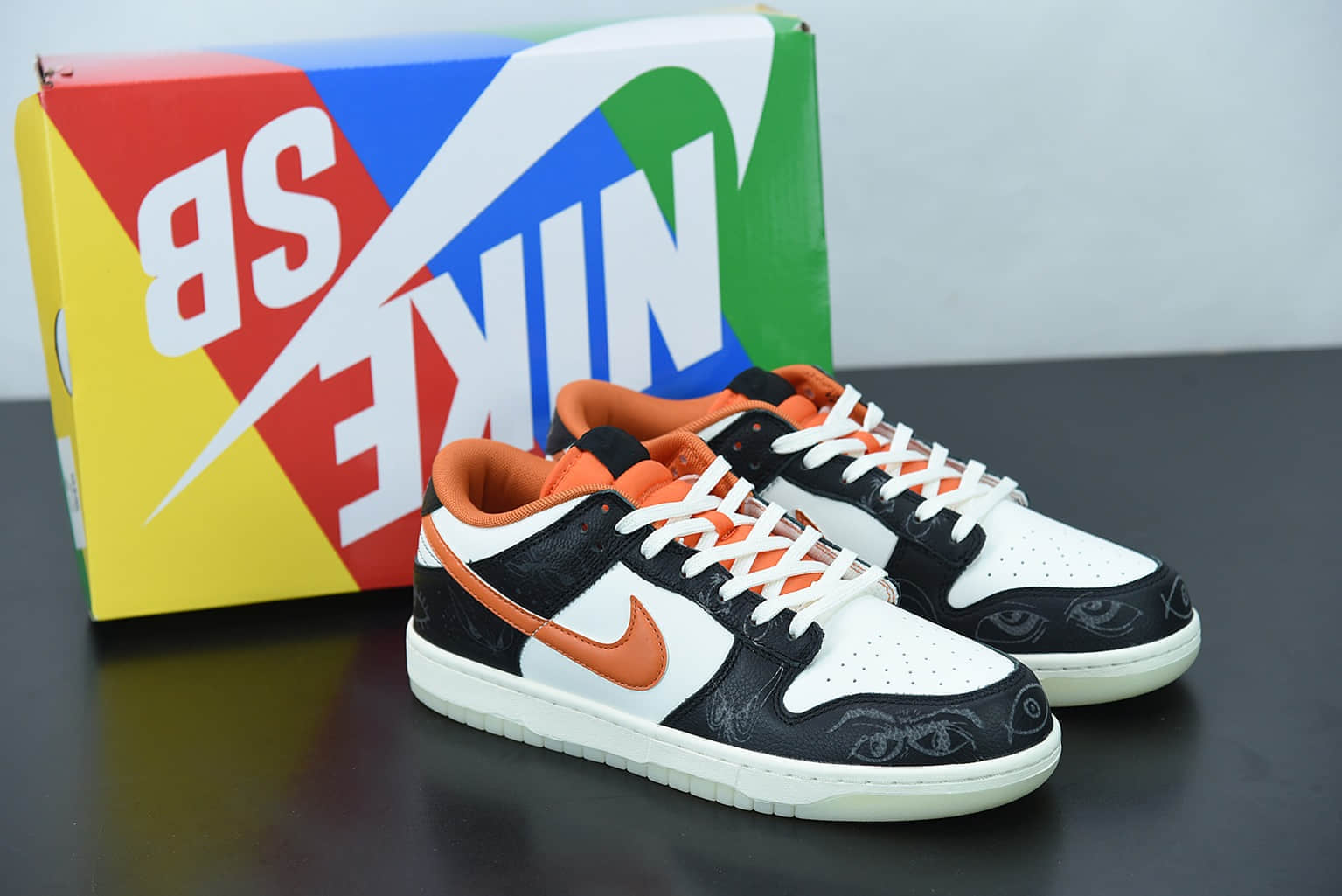 耐克Nike SB Dunk Low “Halloween” 黑白橙夜光万圣节扣篮系列低帮休闲运动滑板板鞋纯原版本 货号：DD3357-100