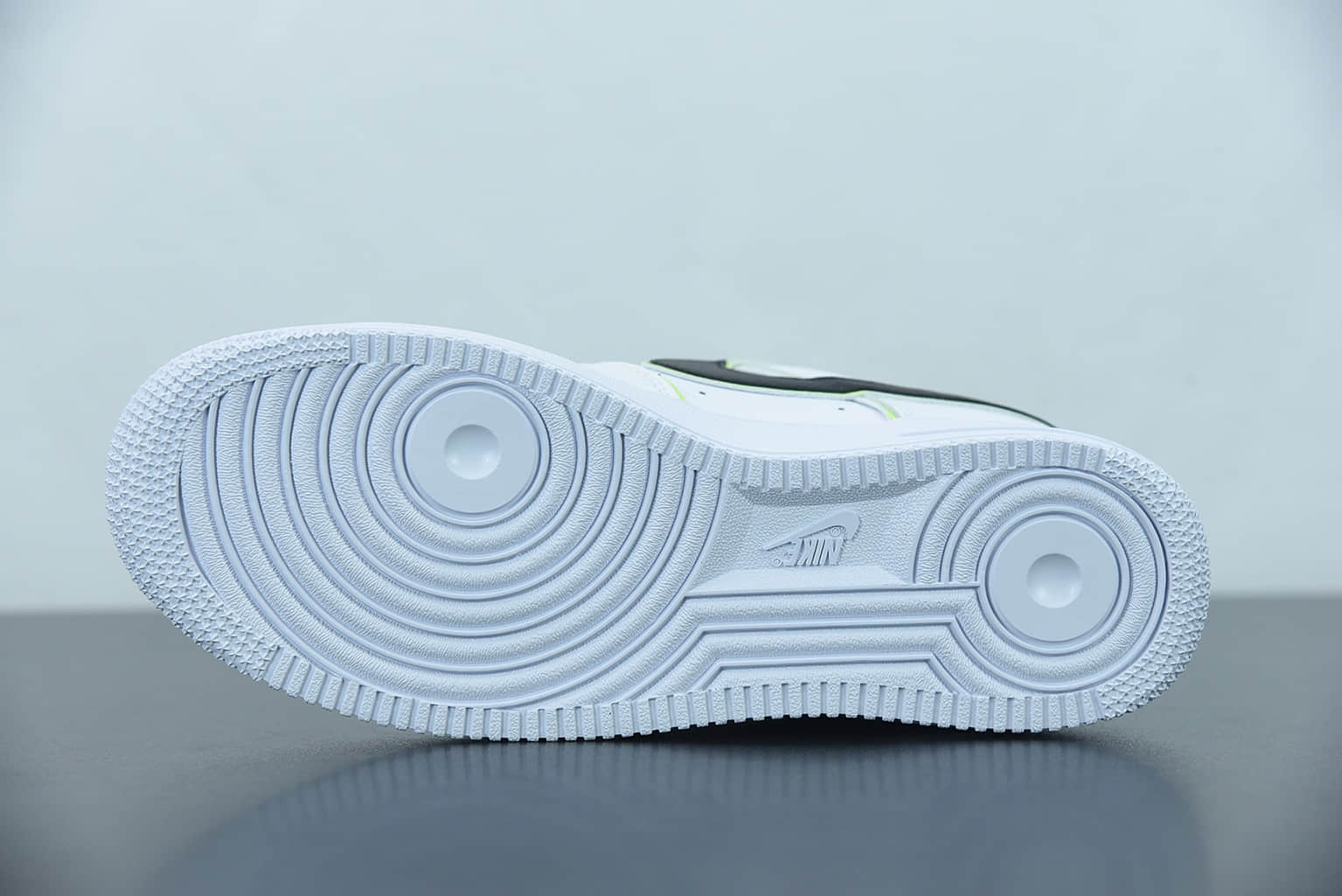 耐克 Nike Air Force 1 Low '07 “黑白夜光”低帮空军一号休闲板鞋纯原版本 货号：CW2288-304