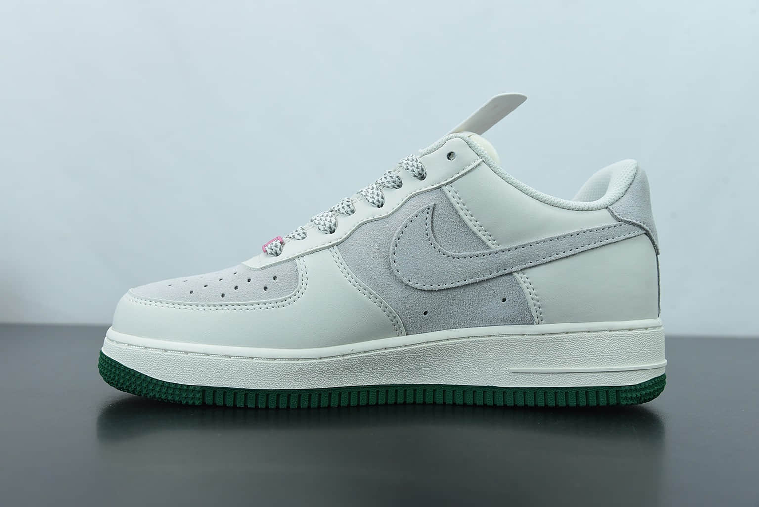 耐克 Nike Air Force 1 Low ’07 寿桃满天星空军一号低帮休闲板鞋纯原版本 货号：CW0063-125