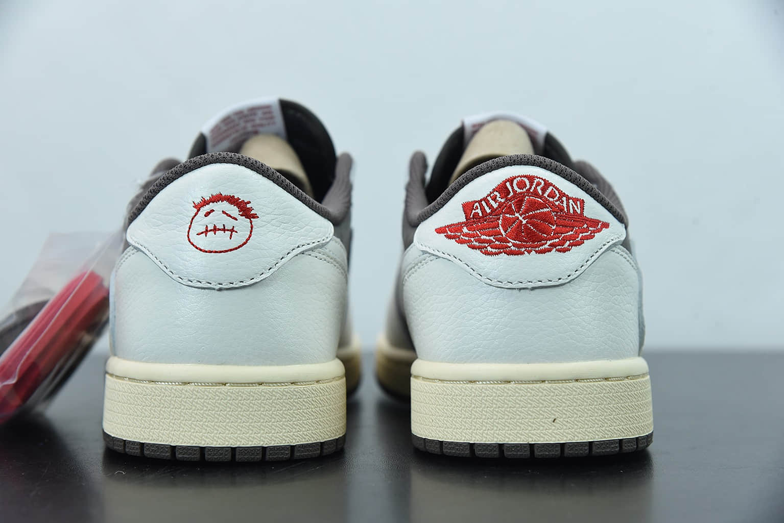 乔丹Travis Scott x Air Jordan 1 Low AJ1 乔丹1代白摩卡倒钩低帮篮球鞋TS联名纯原版本 货号:DM7866-162