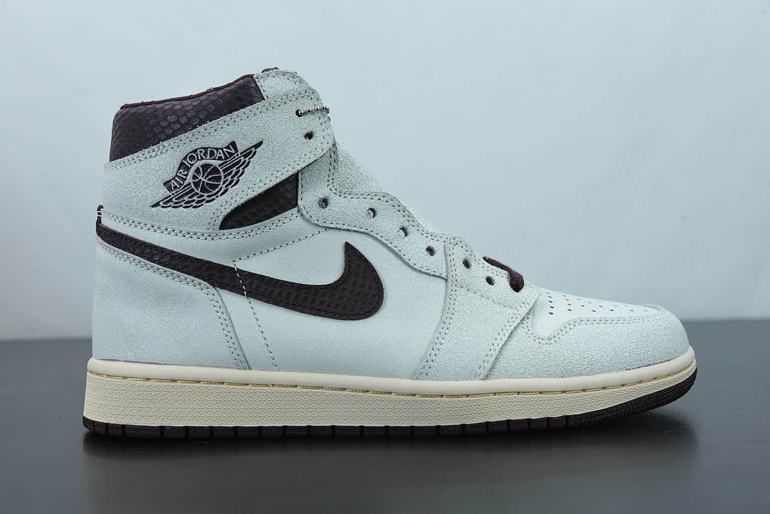 乔丹Air Jordan Ma Maniére x Air Jordan 1灰棕蛇纹爆裂纹联名高帮男子文化板鞋纯原版本 货号：DO7097-100