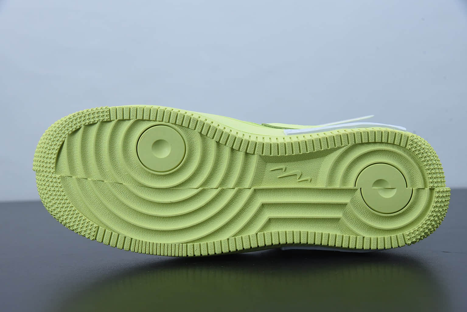 耐克 Nike Wmns AF 1 FontankaYellow Strike空军一号皮革荧光黄白错位解构系列低帮轻量百搭休闲运动板鞋纯原版本 货号:DA7024-700