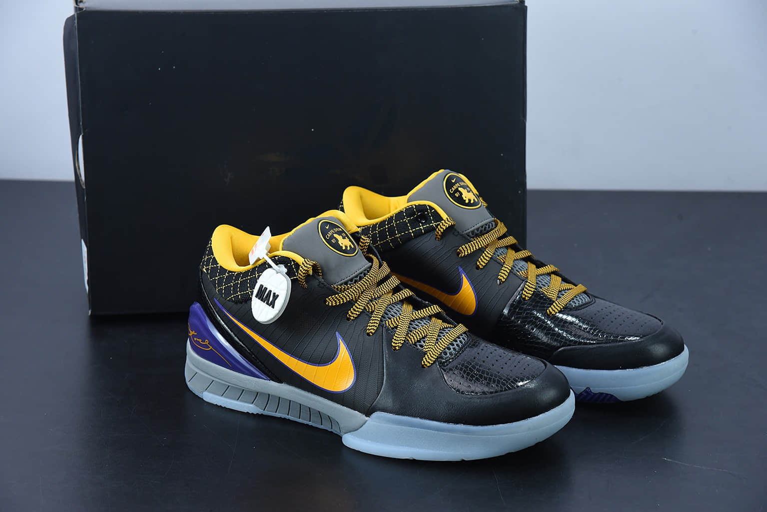 科比 Kobe Zoom Kobe 4 Protro 科比四代 “及时行乐” 低帮男子实战篮球鞋纯原版本 货号:AV6339-001