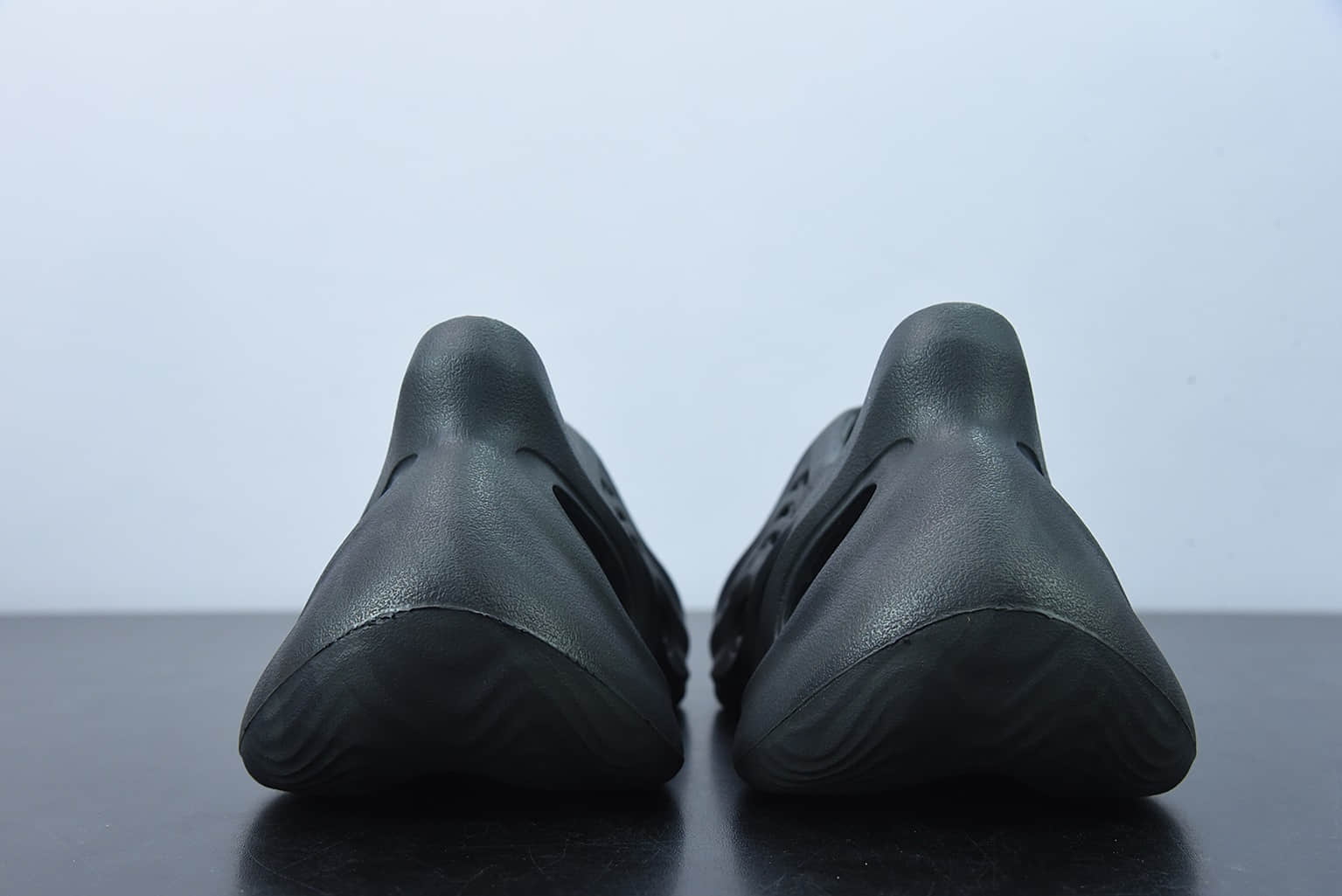 阿迪达斯 Adidas Yeezy Foam Runner Onyx 黑玛瑙椰子洞洞鞋纯原版本 货号：HP8739