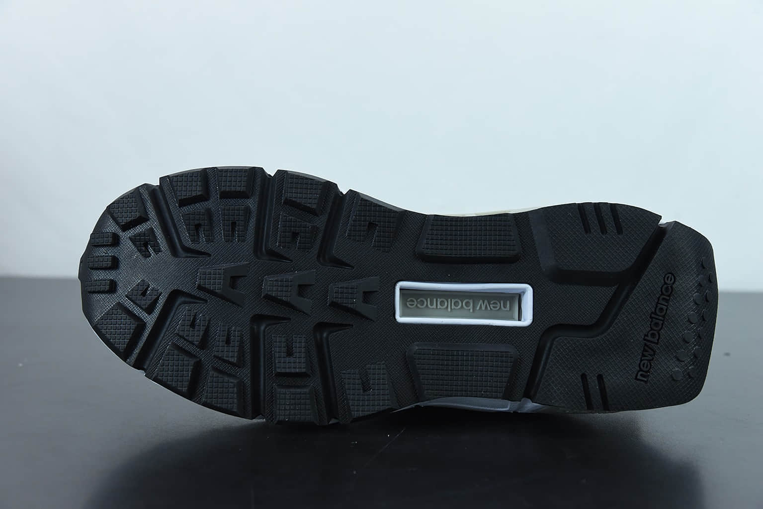 新百伦 New Balance Salehe Bembury x New Balance Yurt 灰色联名复古休闲跑步鞋纯原版本 货号:MS574YSC