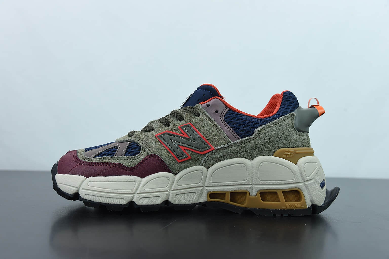 新百伦 New Balance Salehe Bembury x New Balance Yurt 军绿色联名复古休闲跑步鞋纯原版本 货号：MS574YSB