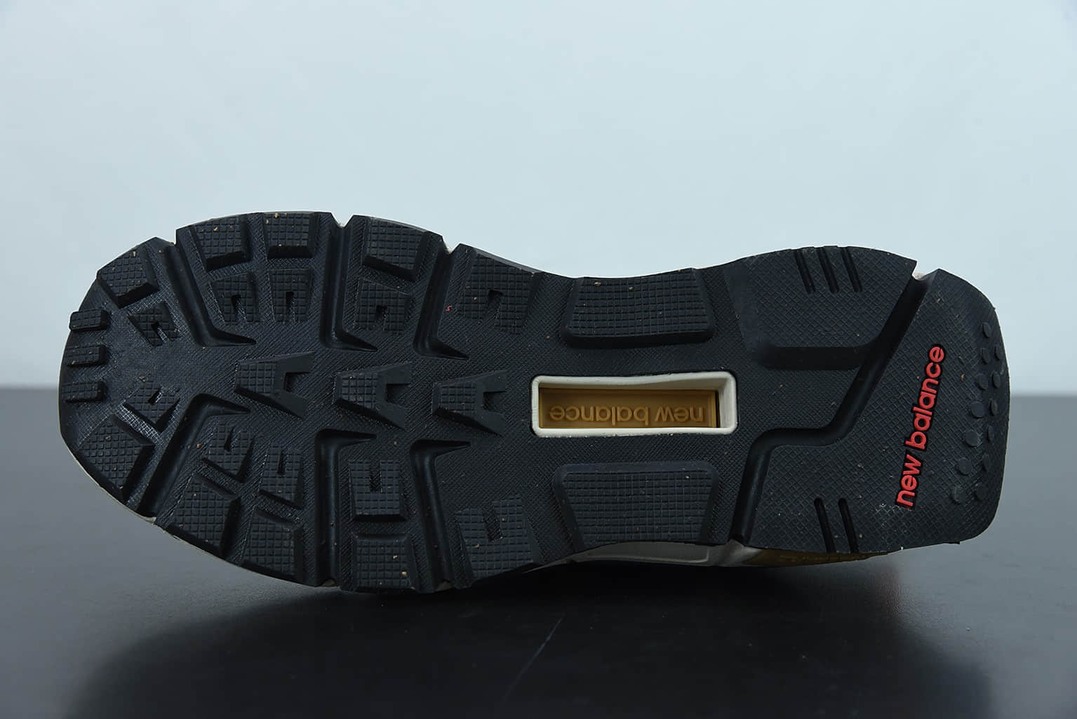 新百伦 New Balance Salehe Bembury x New Balance Yurt 军绿色联名复古休闲跑步鞋纯原版本 货号：MS574YSB