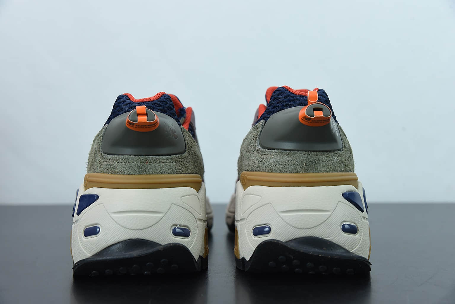 新百伦 New Balance Salehe Bembury x New Balance Yurt 军绿色联名复古休闲跑步鞋纯原版本 货号：MS574YSB