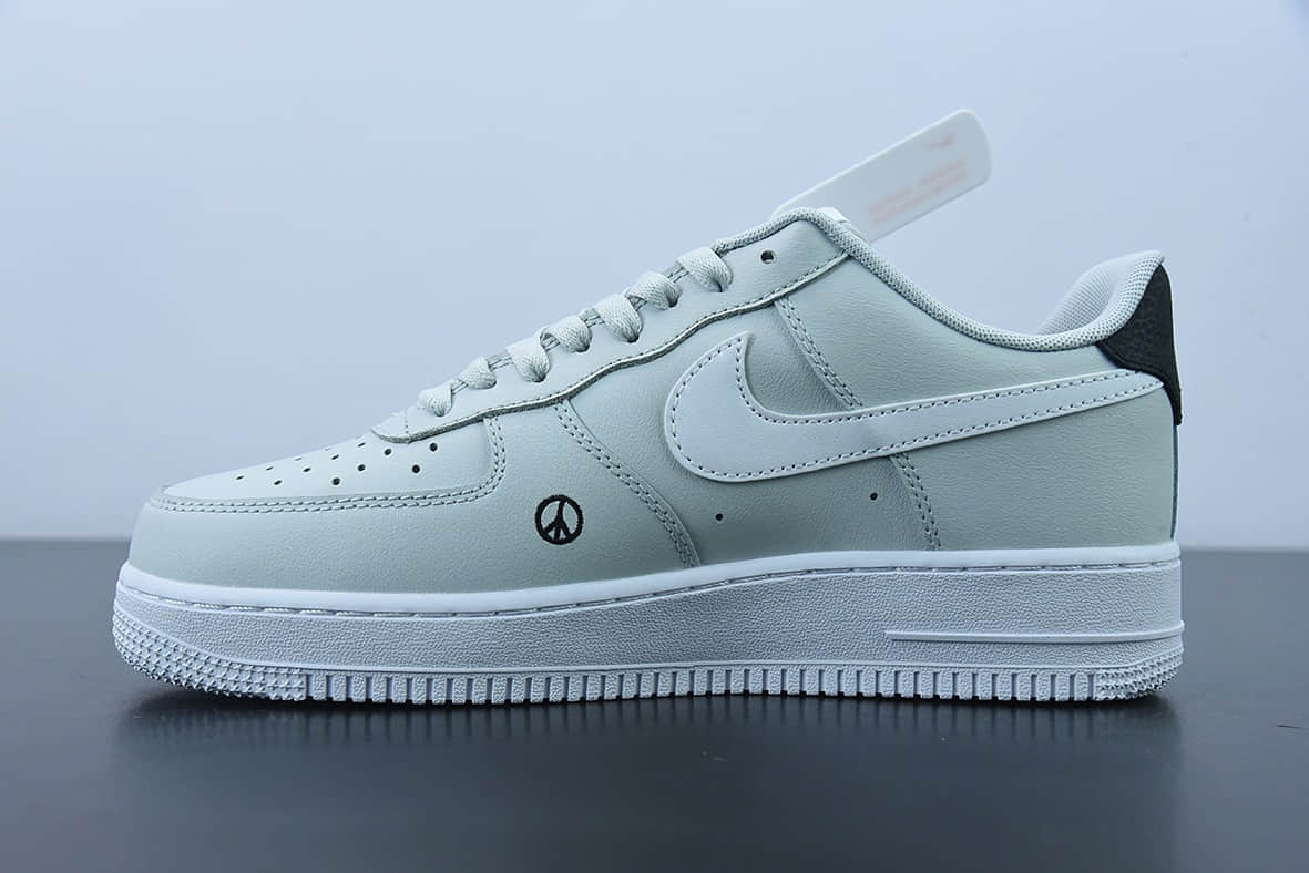 耐克Nike Air Force 1 AF1 空军一号灰白地球笑脸印花低帮休闲板鞋纯原版本 货号：DM0118-001
