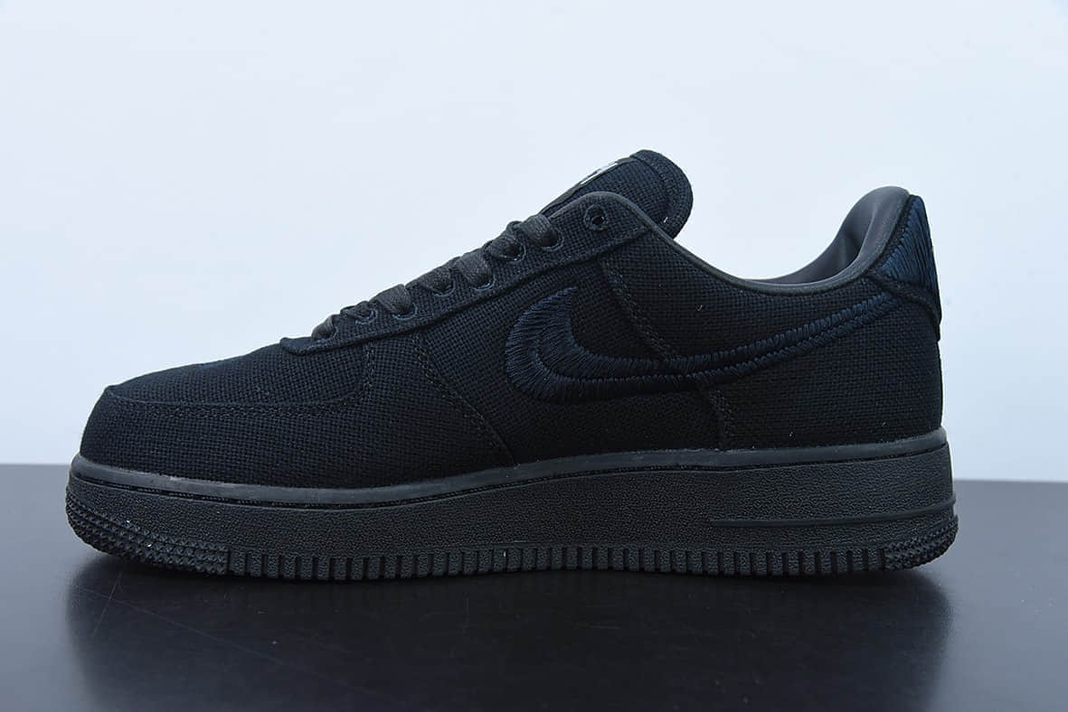 耐克Nike Stussy x Nike Air Force 1 '07 Black Cool 斯图西联名纯黑布面空军一号低帮休闲板鞋纯原版本 货号：CZ9084-001