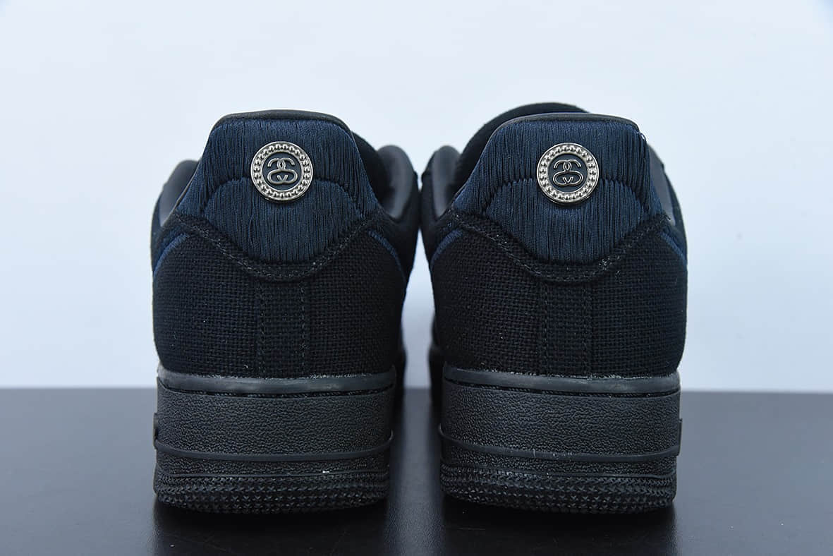 耐克Nike Stussy x Nike Air Force 1 '07 Black Cool 斯图西联名纯黑布面空军一号低帮休闲板鞋纯原版本 货号：CZ9084-001
