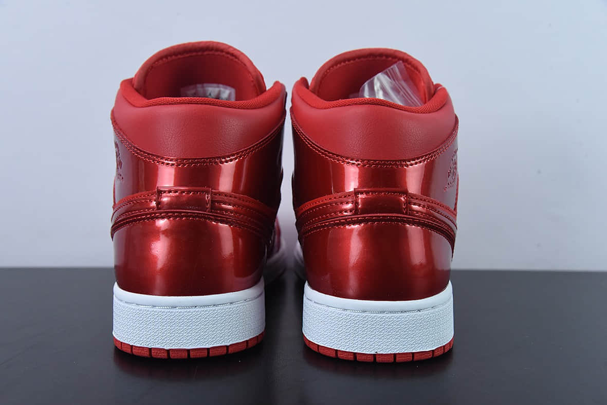 乔丹Air Jordan AJ1 Mid 红色漆皮中帮复古篮球鞋纯原版本 货号：DH5894-600