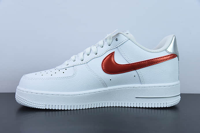 耐克Nike Air Force 1’07 LowWhiteRedSpace Silver白红太空银小钩空军一号低帮休闲板鞋纯原版本 货号：FD0654-100
